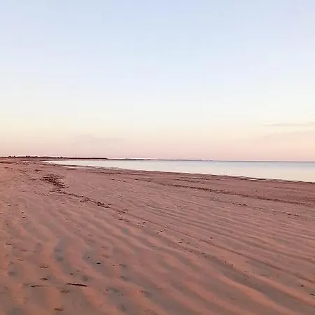 Grande Maison Au Calme 150m Plage, Centre Village. *